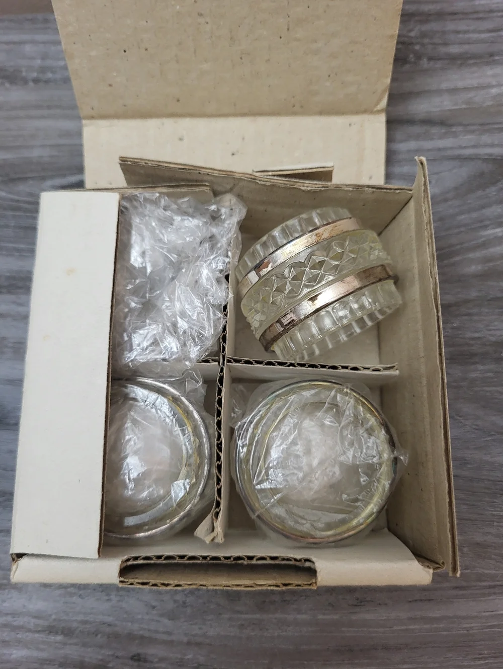 Vintage Oneida Clear Crystal Napkin Ring Set Silver-Plated Bands Set of 4